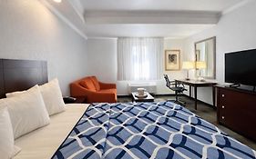 Riverview Inn & Suites
